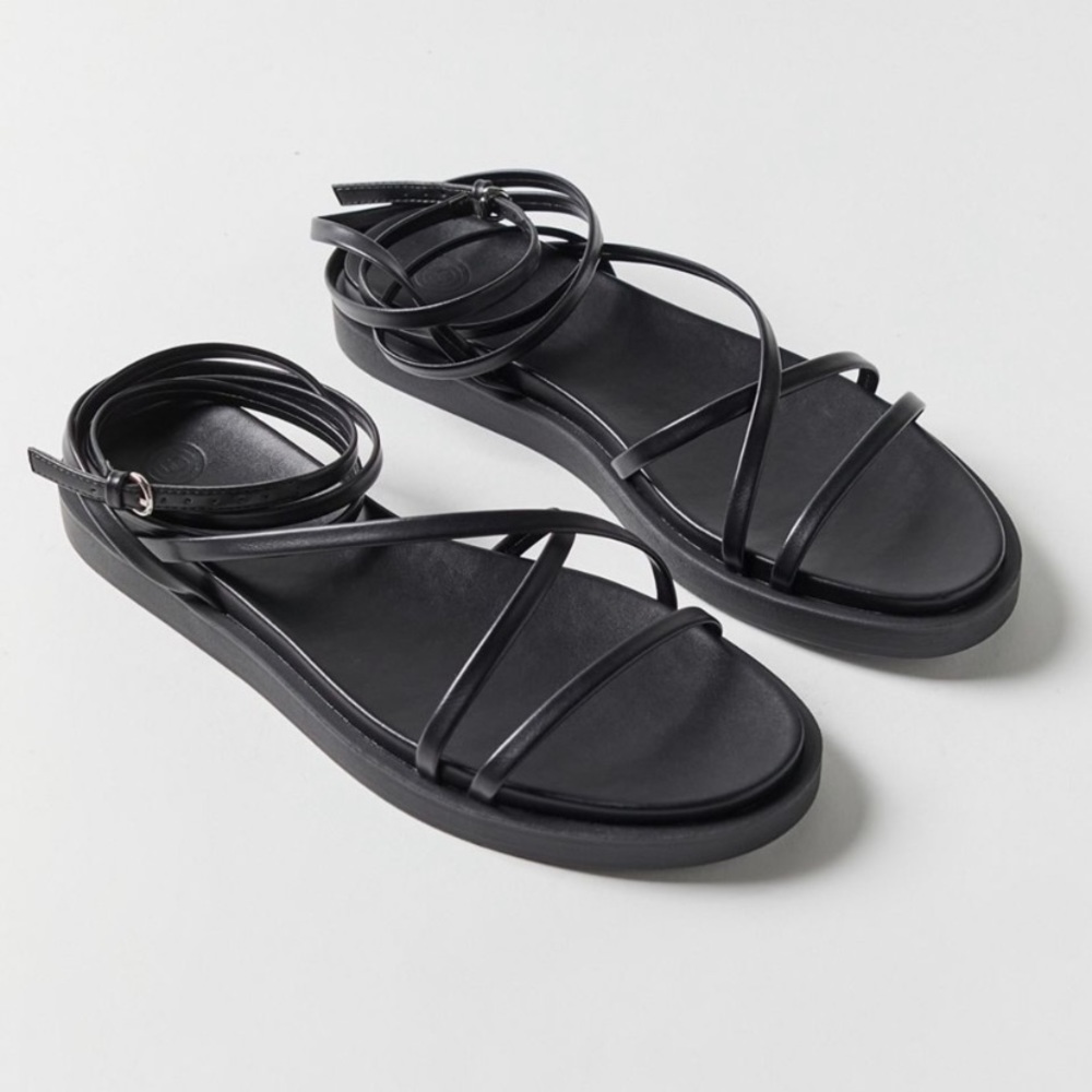 UO strappy sandal size 7